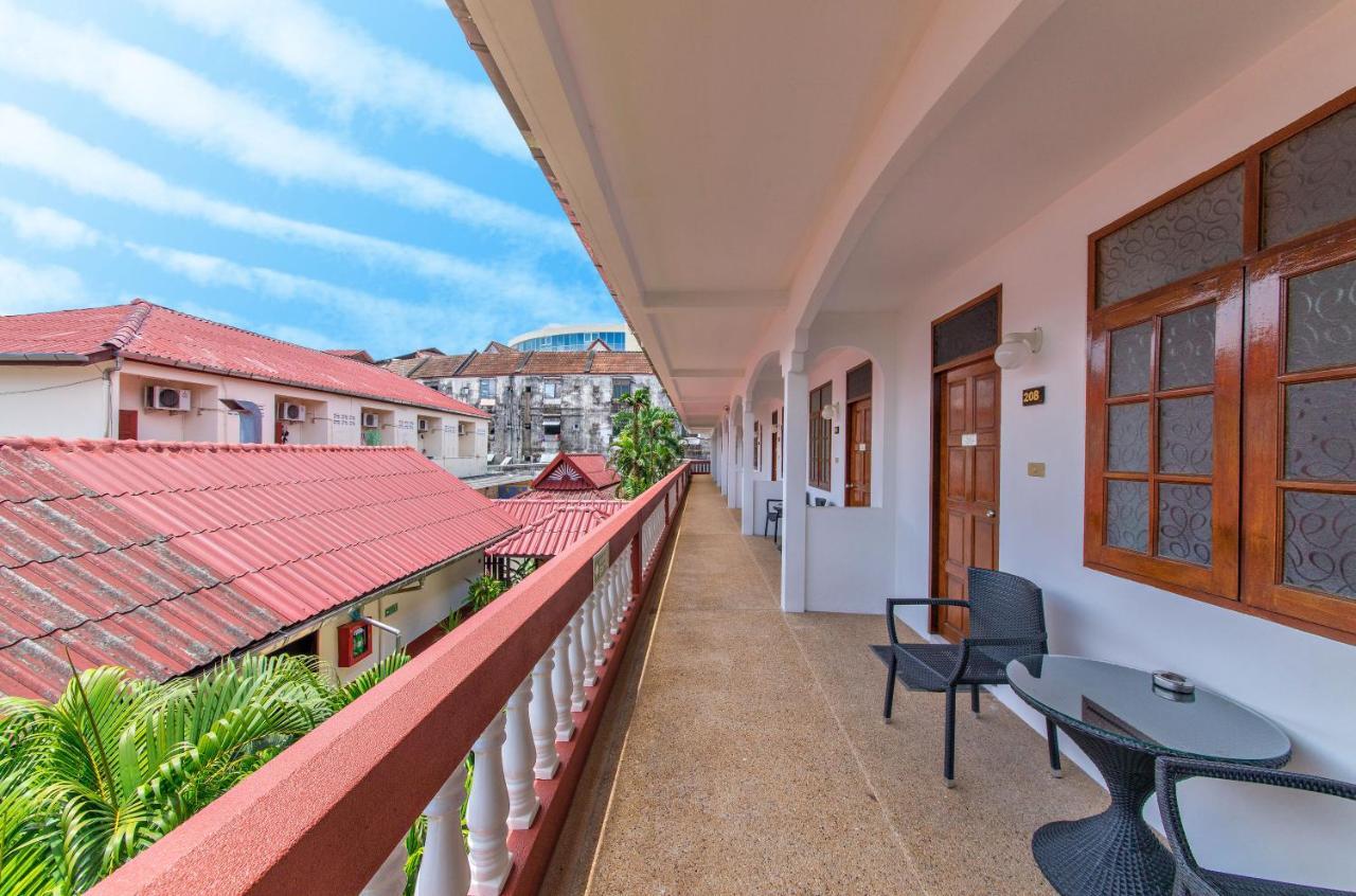 Patong Azzurro Village Hotel Esterno foto